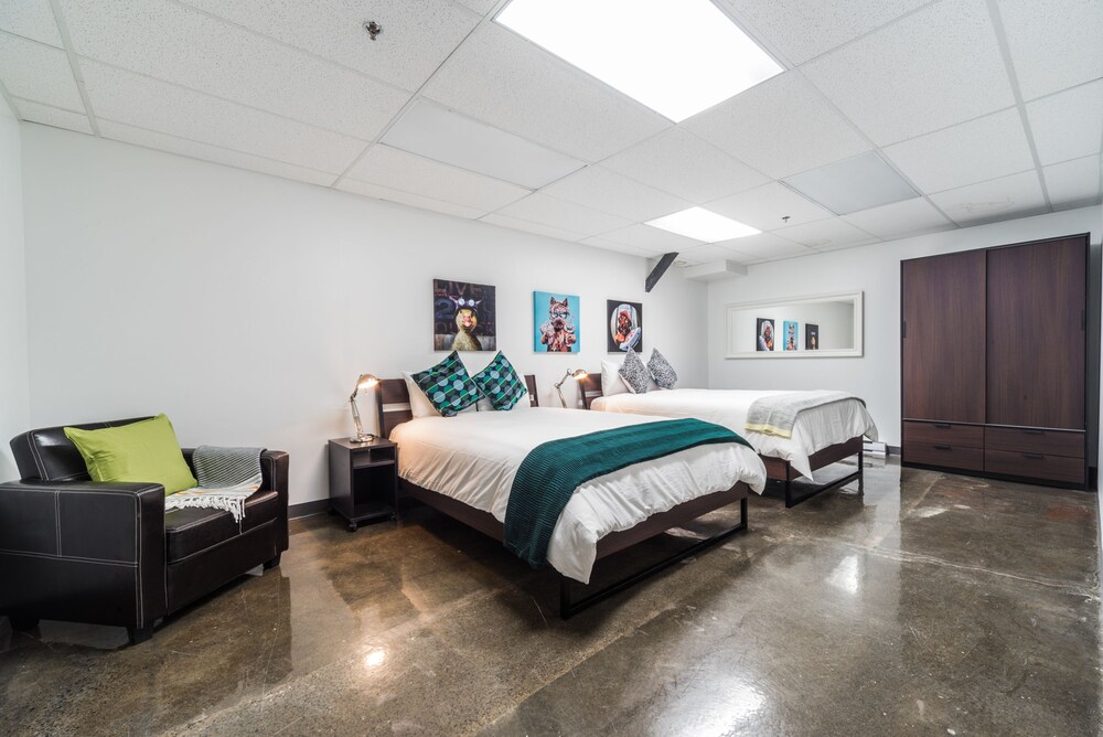 Superior Apartment, 5 Bedrooms - Guestroom
