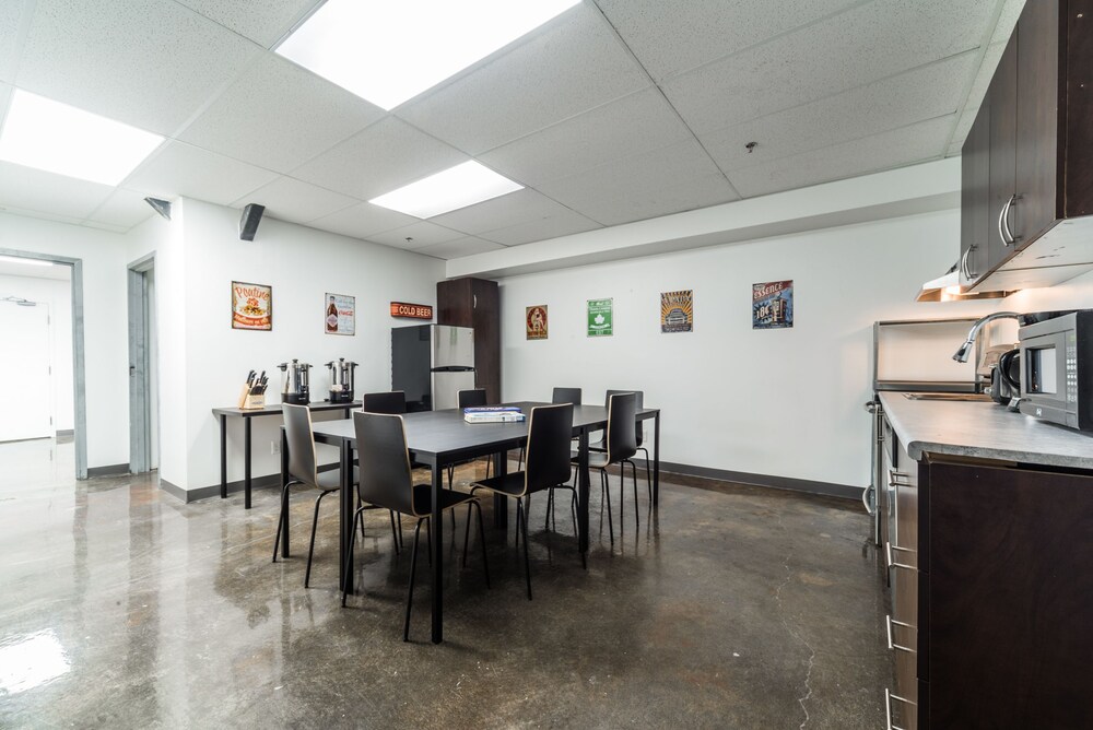 Superior Apartment, 5 Bedrooms - Guestroom