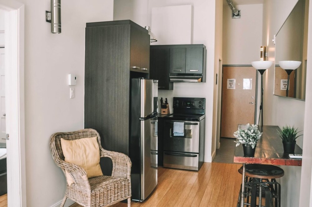 Quartier des spectacles, PA - 307A - In-Room Kitchen