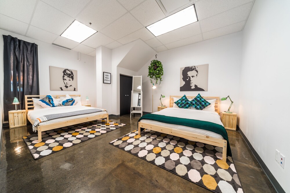 Superior Apartment, 5 Bedrooms - Guestroom