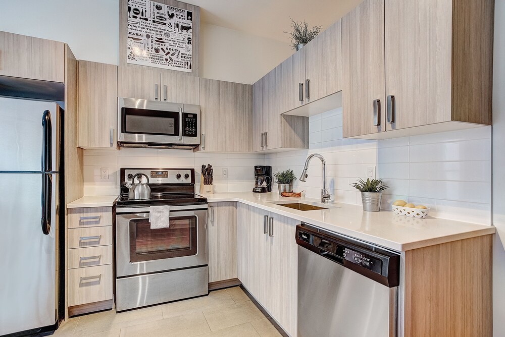 Quartier des spectacles, PA - Studio - In-Room Kitchen