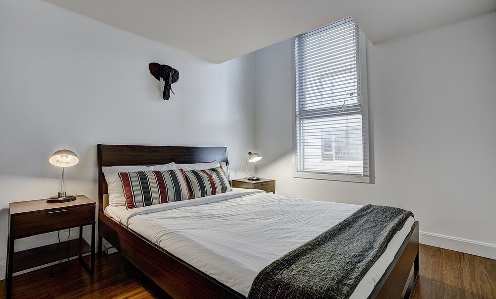 Quartier des spectacles, PA - 303A (Mezzanine) - Guestroom