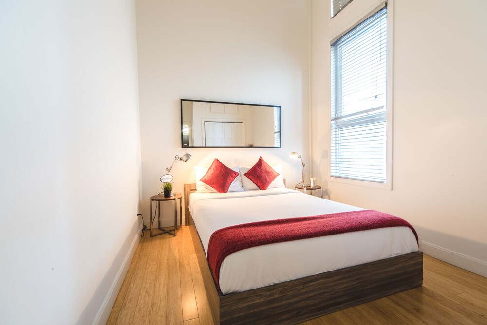 Quartier des spectacles, PA - 305A - Guestroom