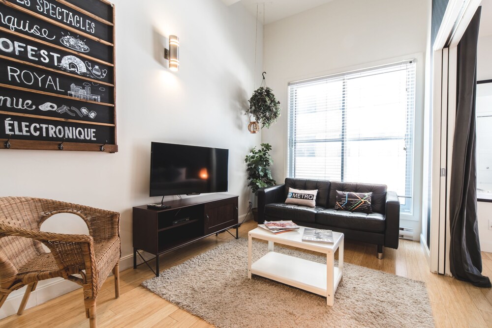 Quartier des spectacles, PA - 201A - Living Room