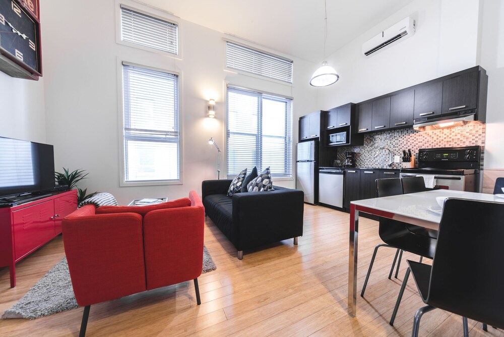 Quartier des spectacles, PA - 305A - Living Room