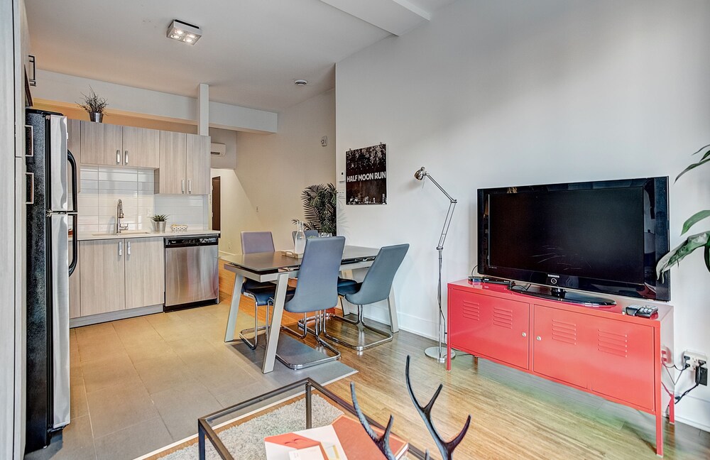 Quartier des spectacles, PA - Studio - In-Room Dining