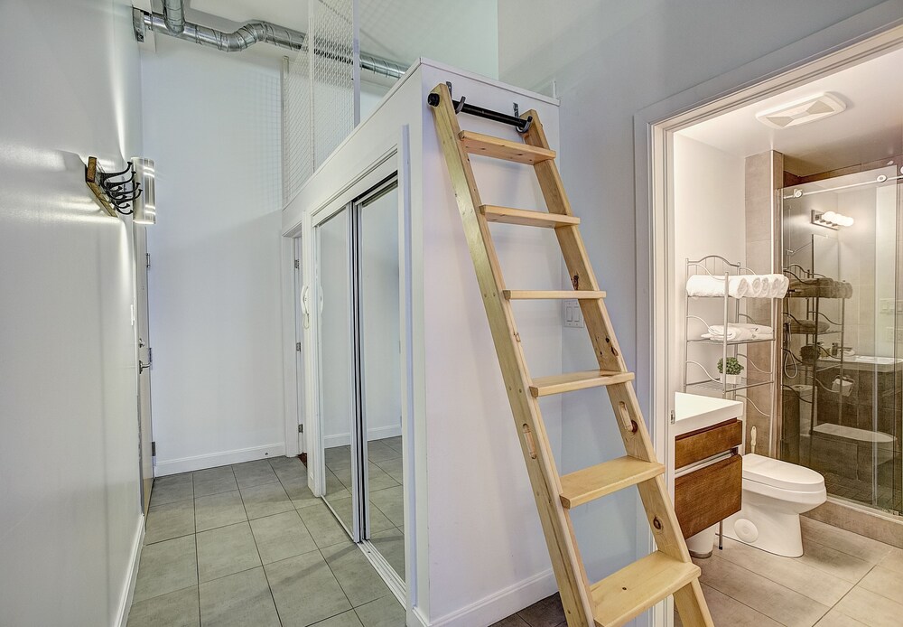 Quartier des spectacles, PA - 303A (Mezzanine) - Guestroom