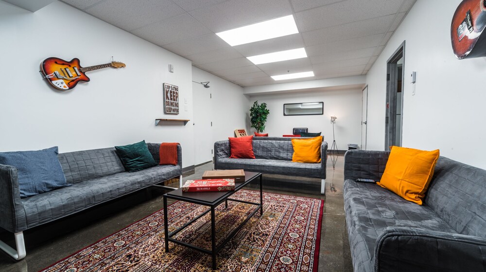 Superior Apartment, 5 Bedrooms - Guestroom
