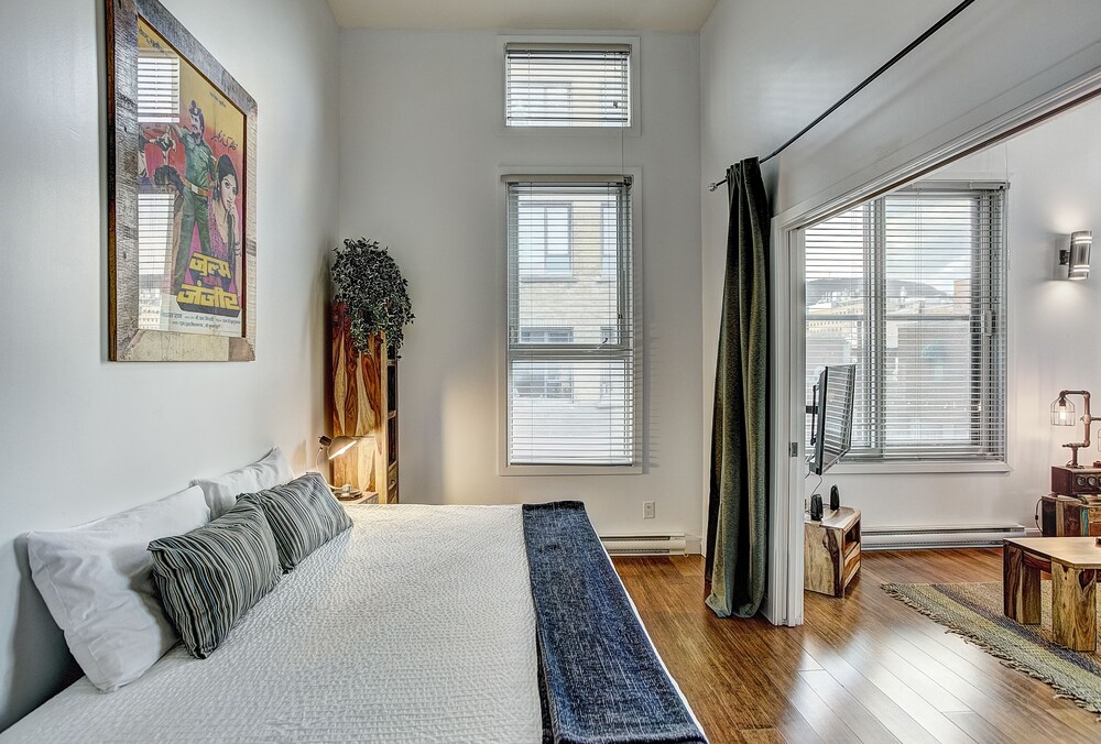 Quartier des spectacles, PA - 303A (Mezzanine) - Guestroom