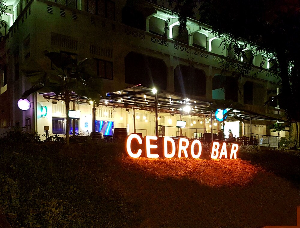 Hotel Bar