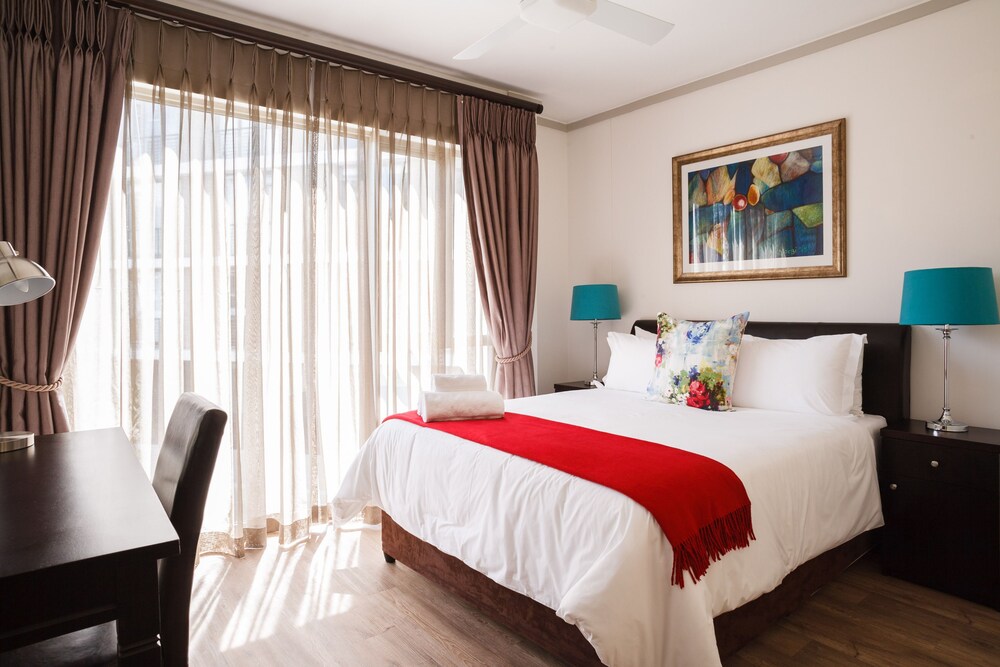 Luxury Apartment, 2 Bedrooms - Guestroom