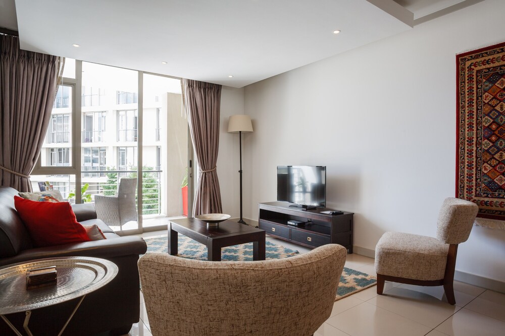 Luxury Apartment, 2 Bedrooms - Living Room