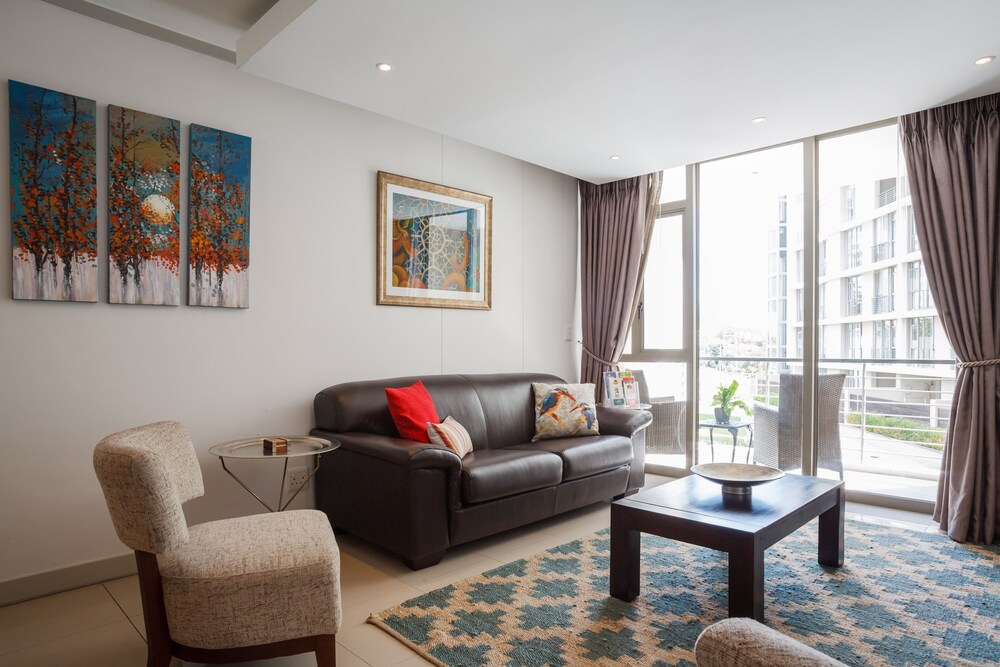 Luxury Apartment, 2 Bedrooms - Living Room