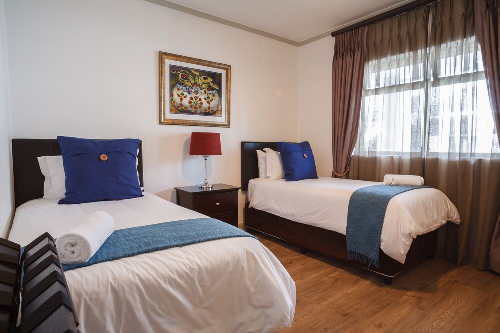 Luxury Apartment, 2 Bedrooms - Guestroom
