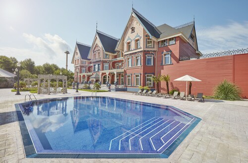 PortAventura Hotel Lucy's Mansion - Park Tickets Included