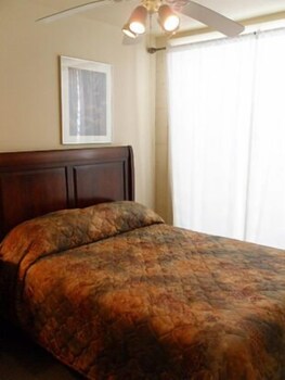 Traditional Suite, 3 Bedrooms (2 Bath) - Guestroom