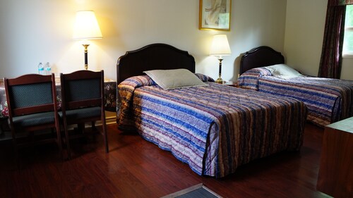Colonial Inn Motel
