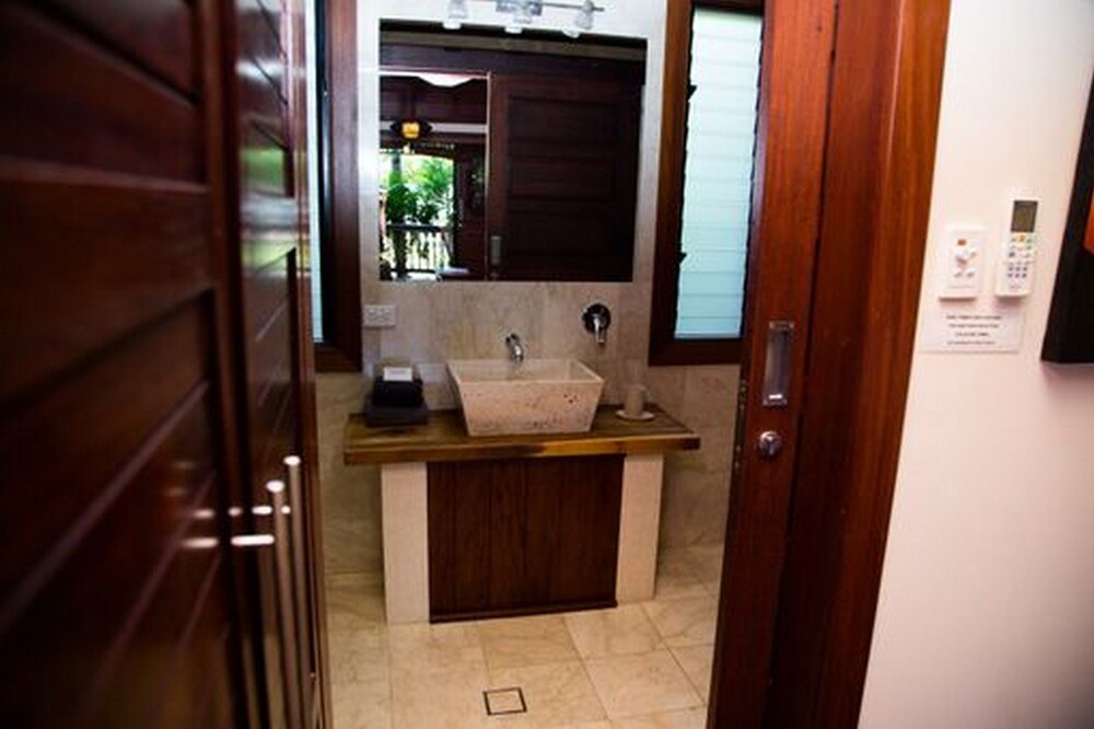 Standard Suite, 1 Bedroom, Non Smoking, Kitchenette (Bali Villa) - Bathroom Sink