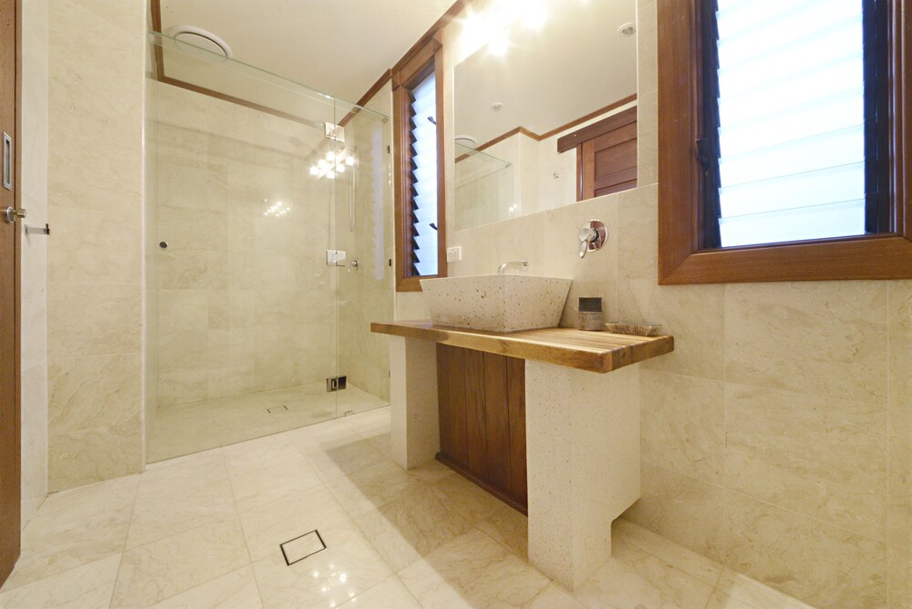 Standard Suite, 1 Bedroom, Non Smoking, Kitchenette (Bali Villa) - Bathroom