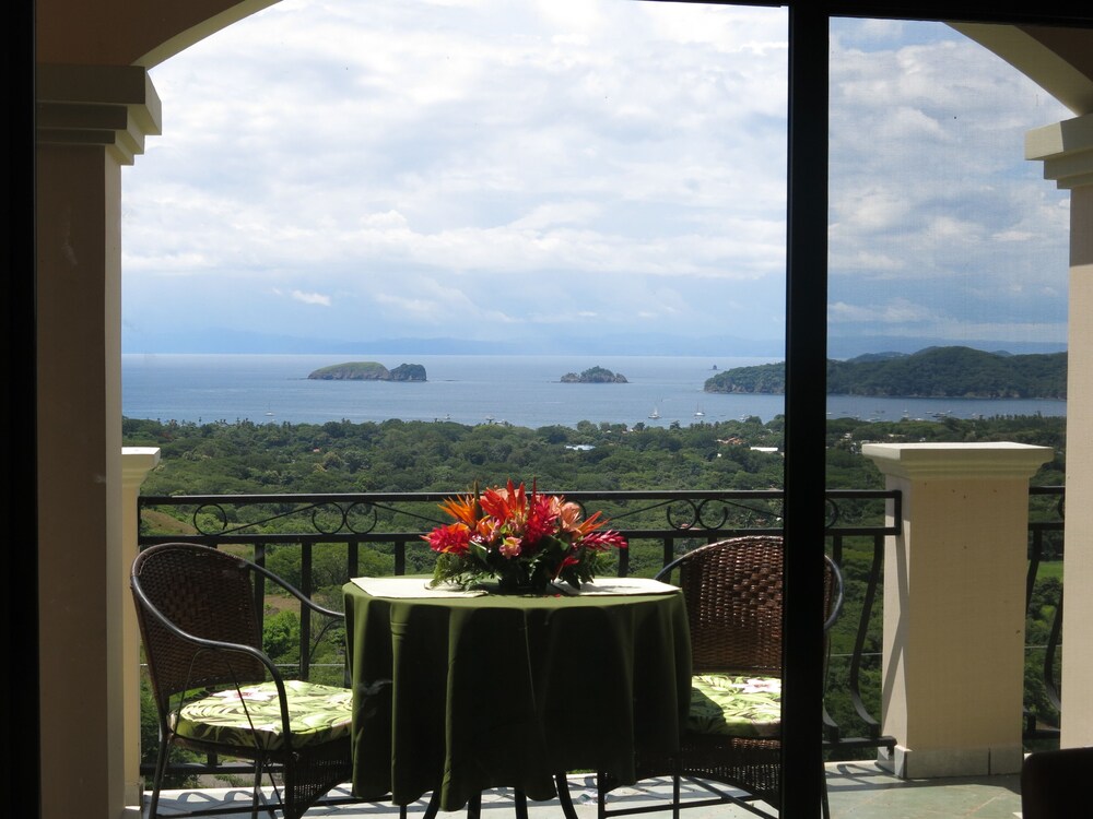 Comfort Apartment, Ocean View - Featured Image