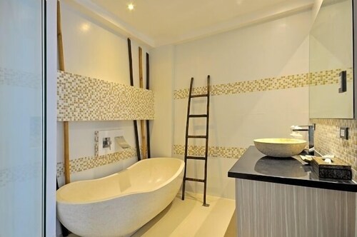 욕실 (Mactan Suites)