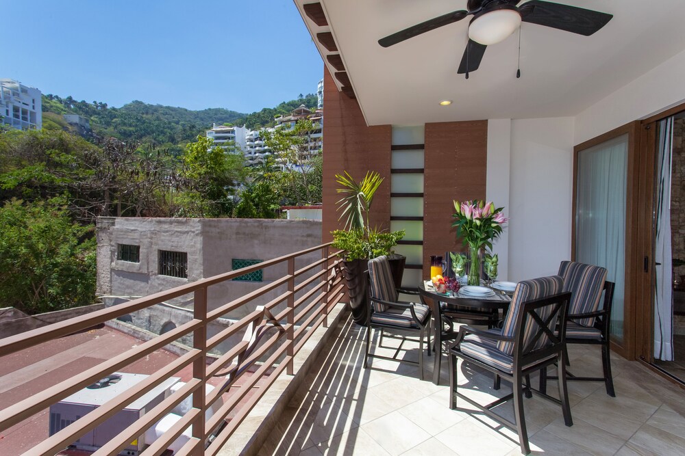 Balcón: Suite, 1 cama King size, terraza, vista a la montaña