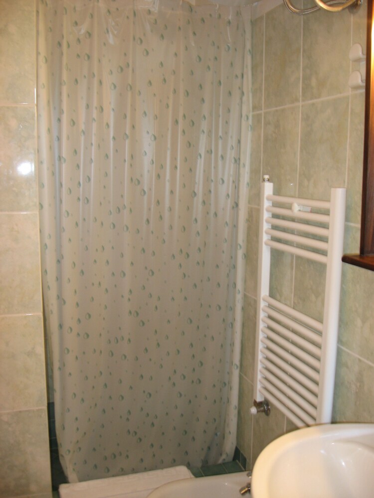 Bagno (Monolocale, angolo cottura)