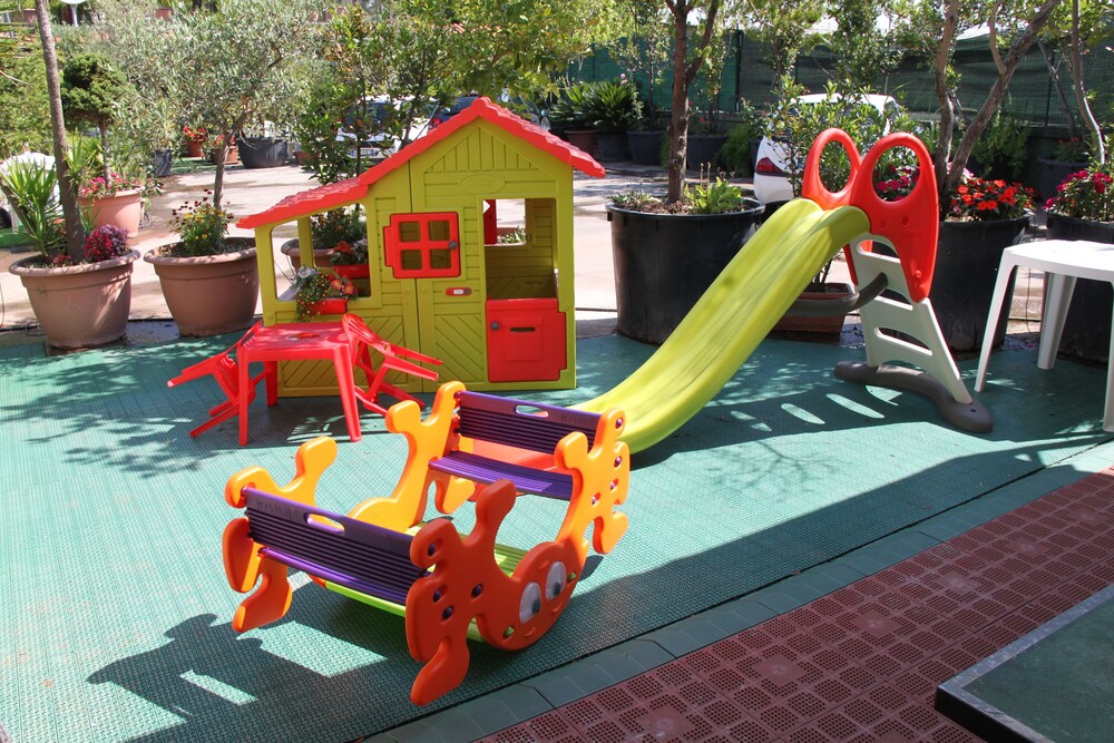 Area giochi per bambini (all'aperto)