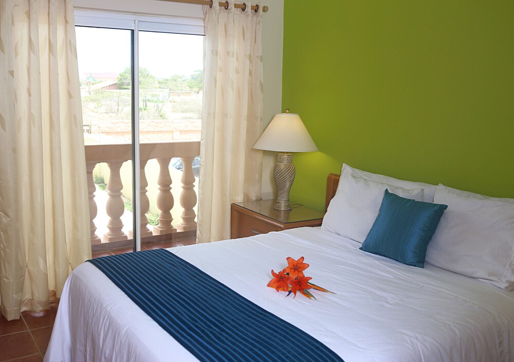 객실 (Renovated 1 Bedroom Apartment)