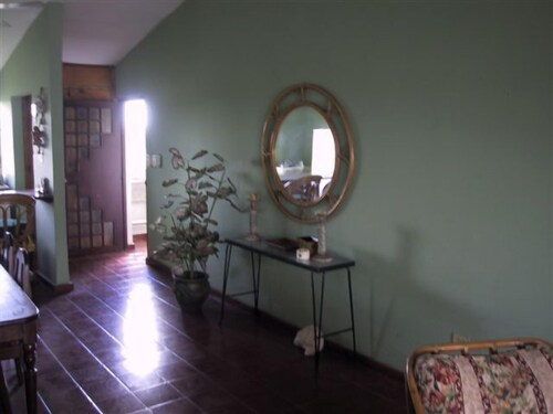거실 공간 (Conchita Grande One Bedroom Apartment)