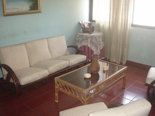 거실 공간 (Conchita Grande One Bedroom Apartment)