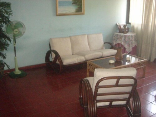 거실 공간 (Conchita Grande One Bedroom Apartment)