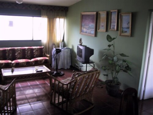 거실 공간 (Conchita Grande One Bedroom Apartment)
