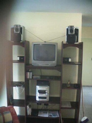 거실 (Two Bedroom Apartment)