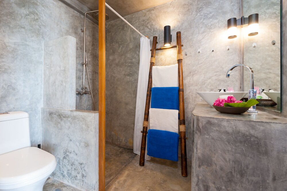 욕실 (P1 Studio Pool Villa with Sea View)