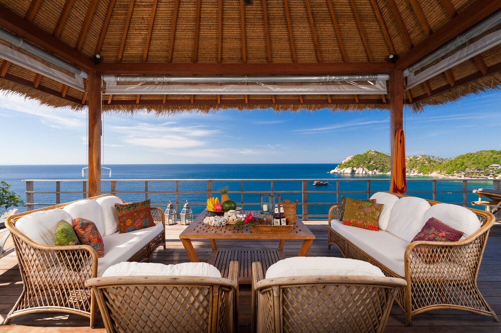 발코니 (C24 Four Bedroom Pool Villa)