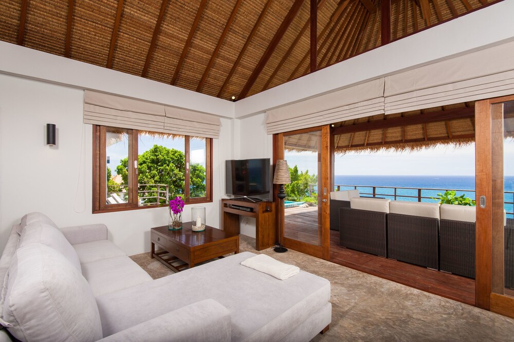 거실 공간 (C17 Three Bedroom Pool Villa)