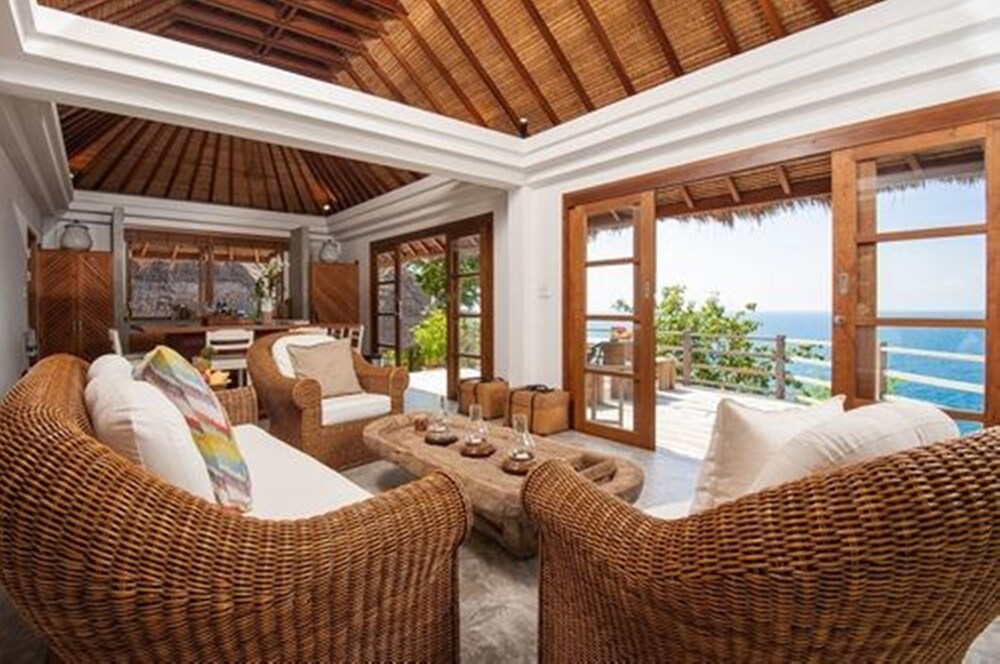 거실 공간 (C14 Three-Bedroom Pool Villa)
