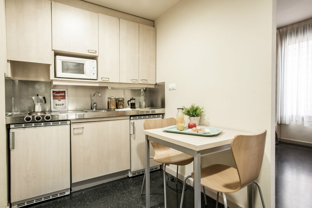 Studio - Cuisinette dans la chambre