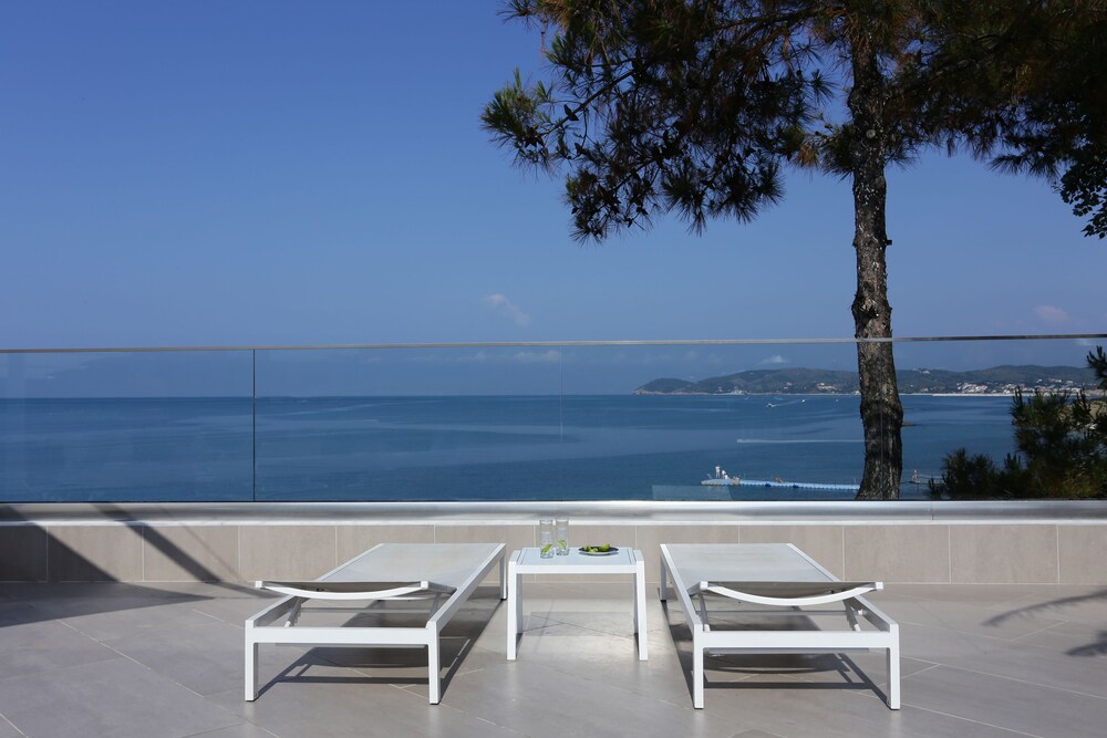 Poolside bar, Alexandra Beach Thassos Spa Resort