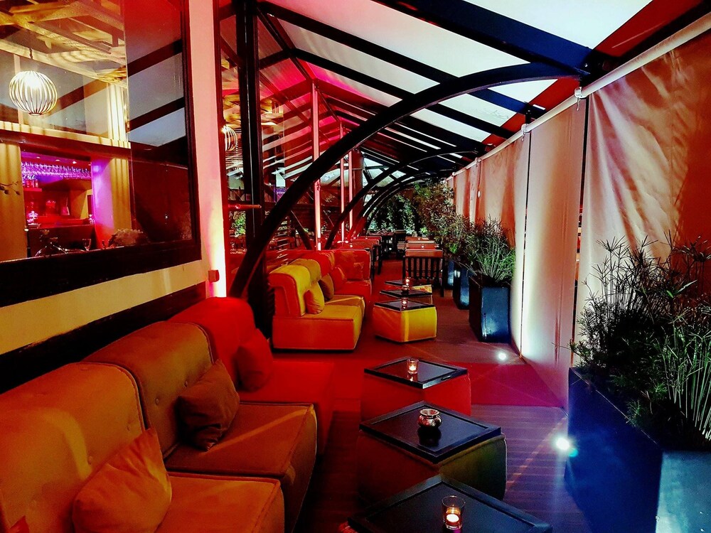 Hotel Lounge