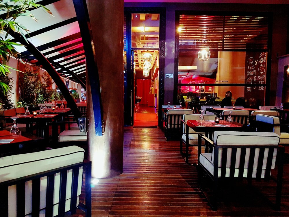 Hotel Lounge