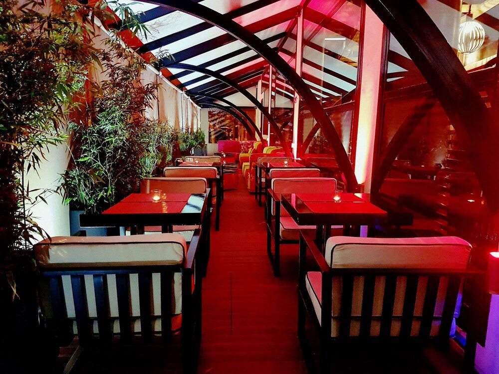 Hotel Lounge