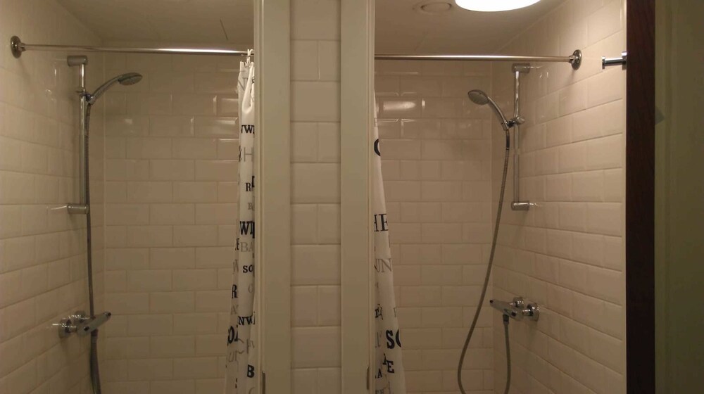 Dusche im Bad