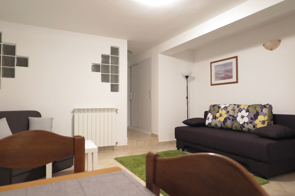 Family Apartment, 1 Bedroom, Kitchen, Garden Area - Guestroom
