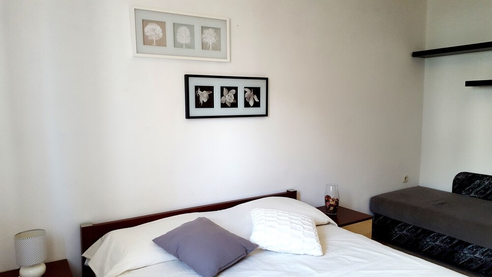 Comfort Apartment, 1 King Bed - Guestroom