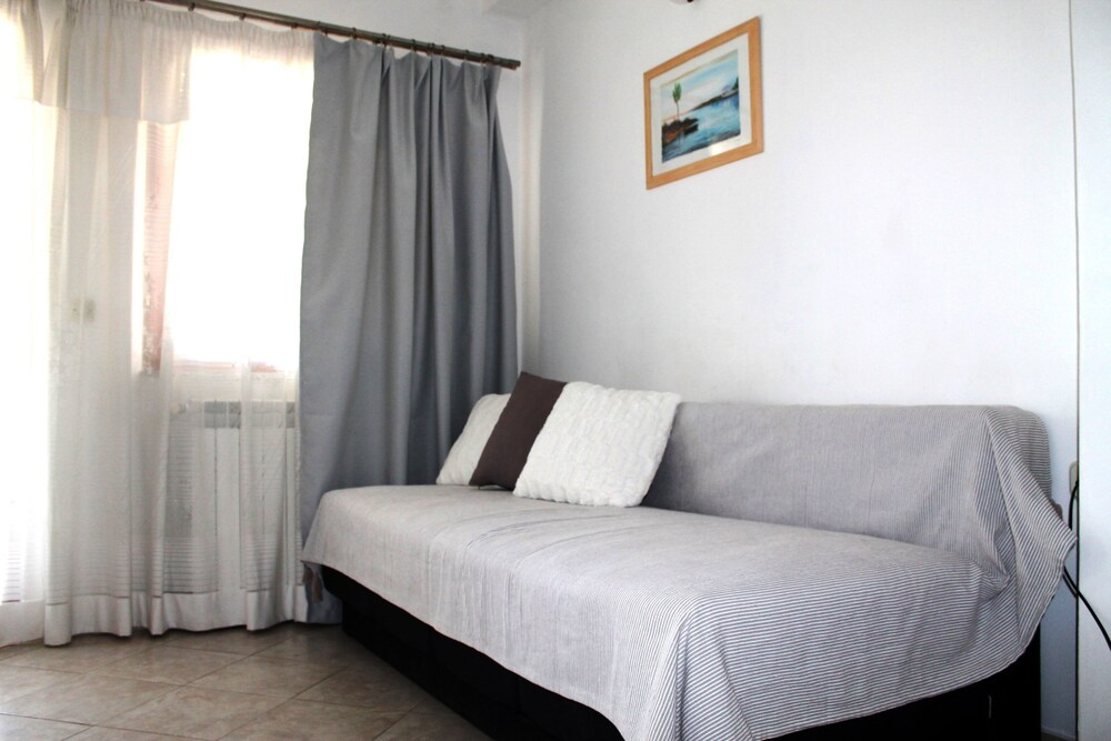 Comfort Apartment, 1 King Bed - Living Room