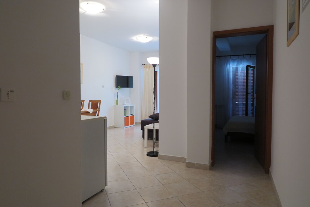 Traditional Apartment, 1 Bedroom, Kitchen, Garden Area - Guestroom