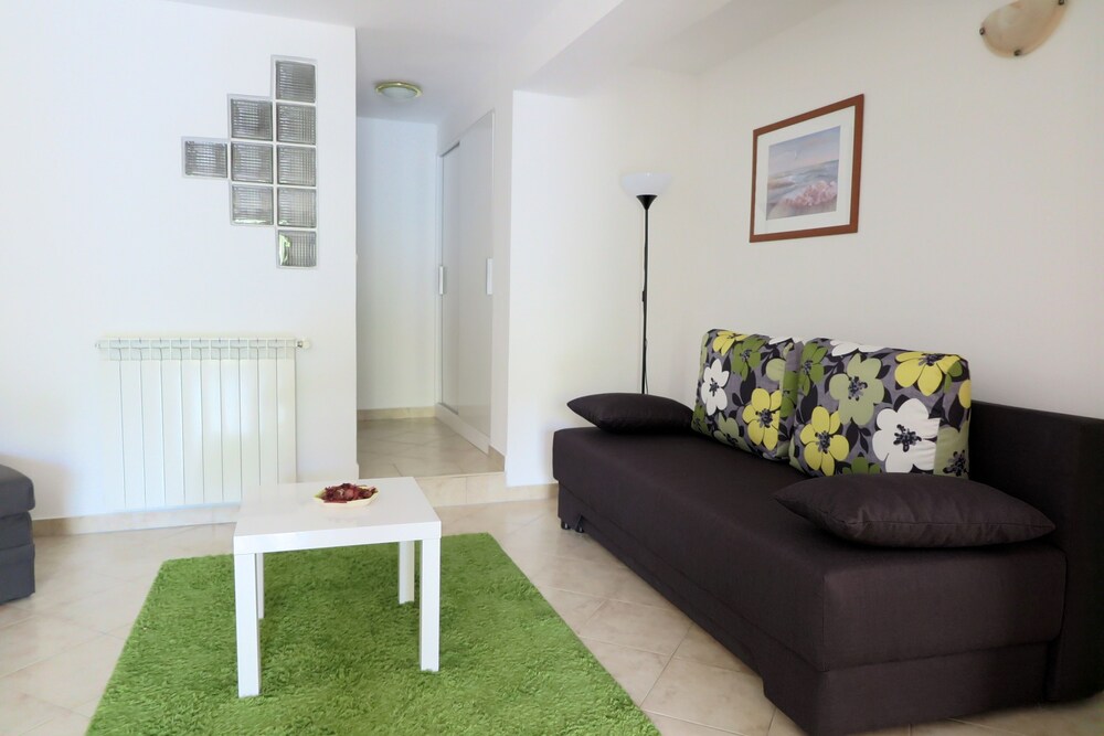 Family Apartment, 1 Bedroom, Kitchen, Garden Area - Guestroom