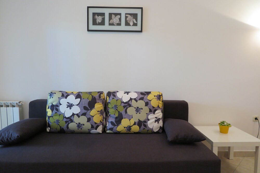 Traditional Apartment, 1 Bedroom, Kitchen, Garden Area - Guestroom